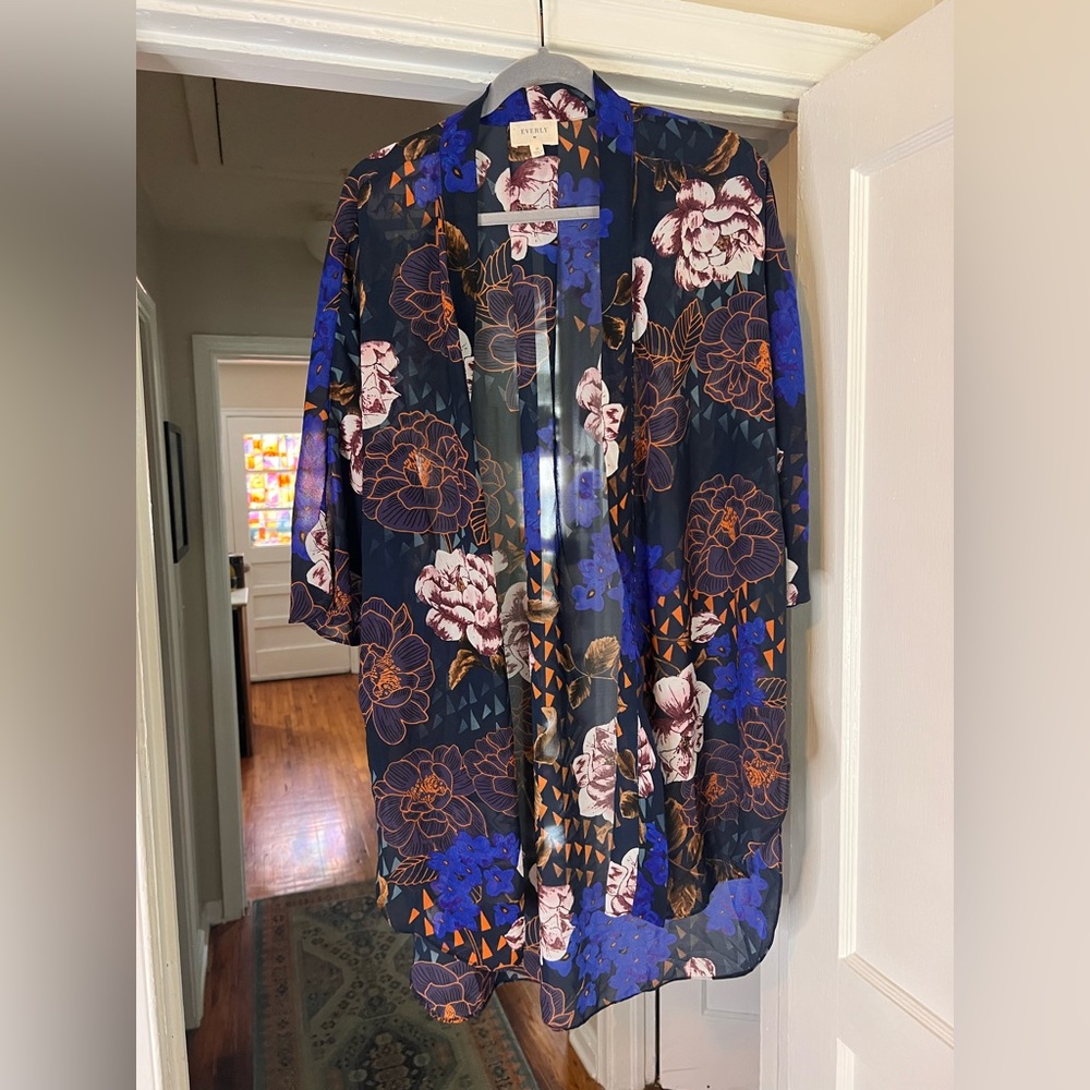 Floral kimono. Like new. Size M
